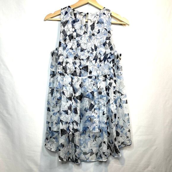 VINCE Camuto High Scoop Neck Keyhole Back Button Lined Top XS - Picture 2 of 10